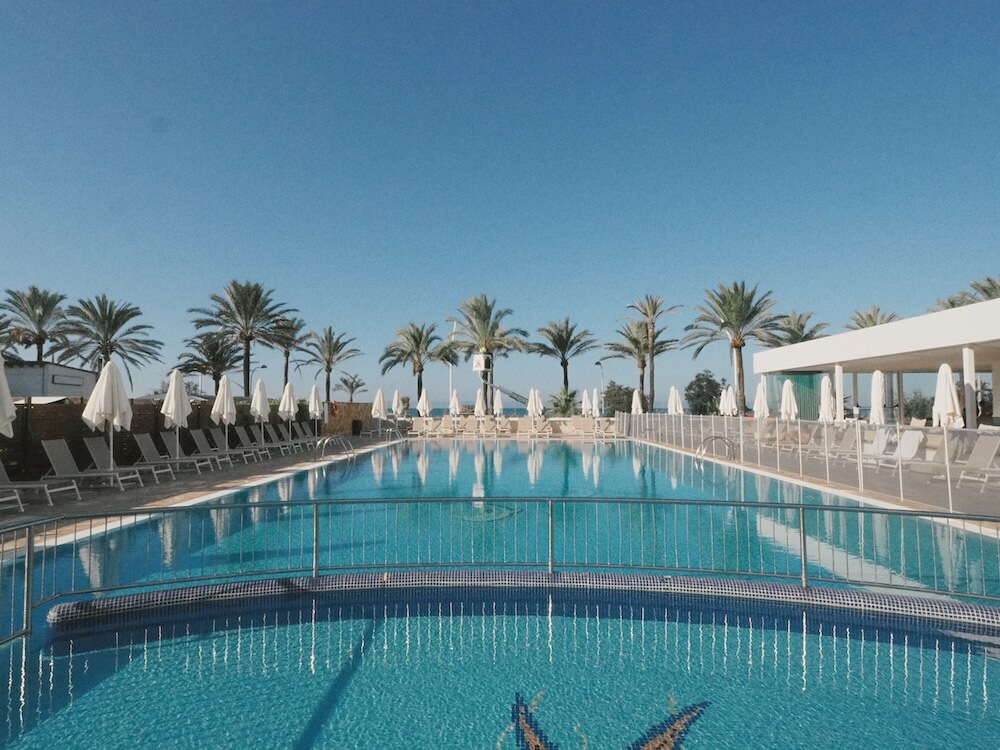 3 people talking and enjoying drinks