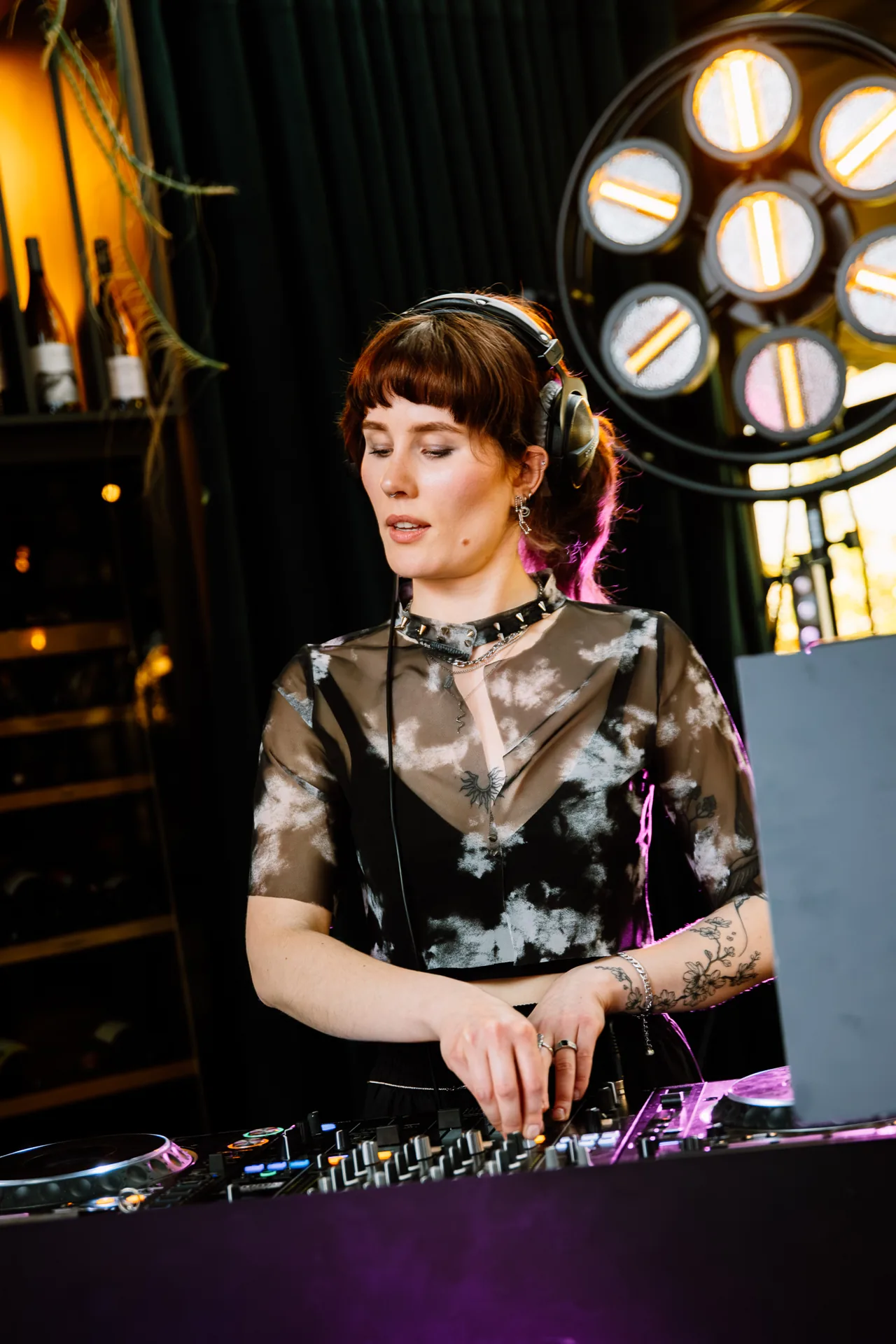The DJ playing at ParkBee's closing party at Fotografiska Tallinn