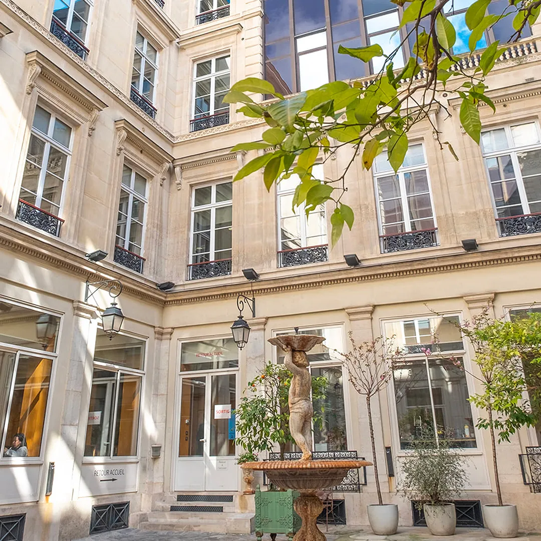 atypical place Paris