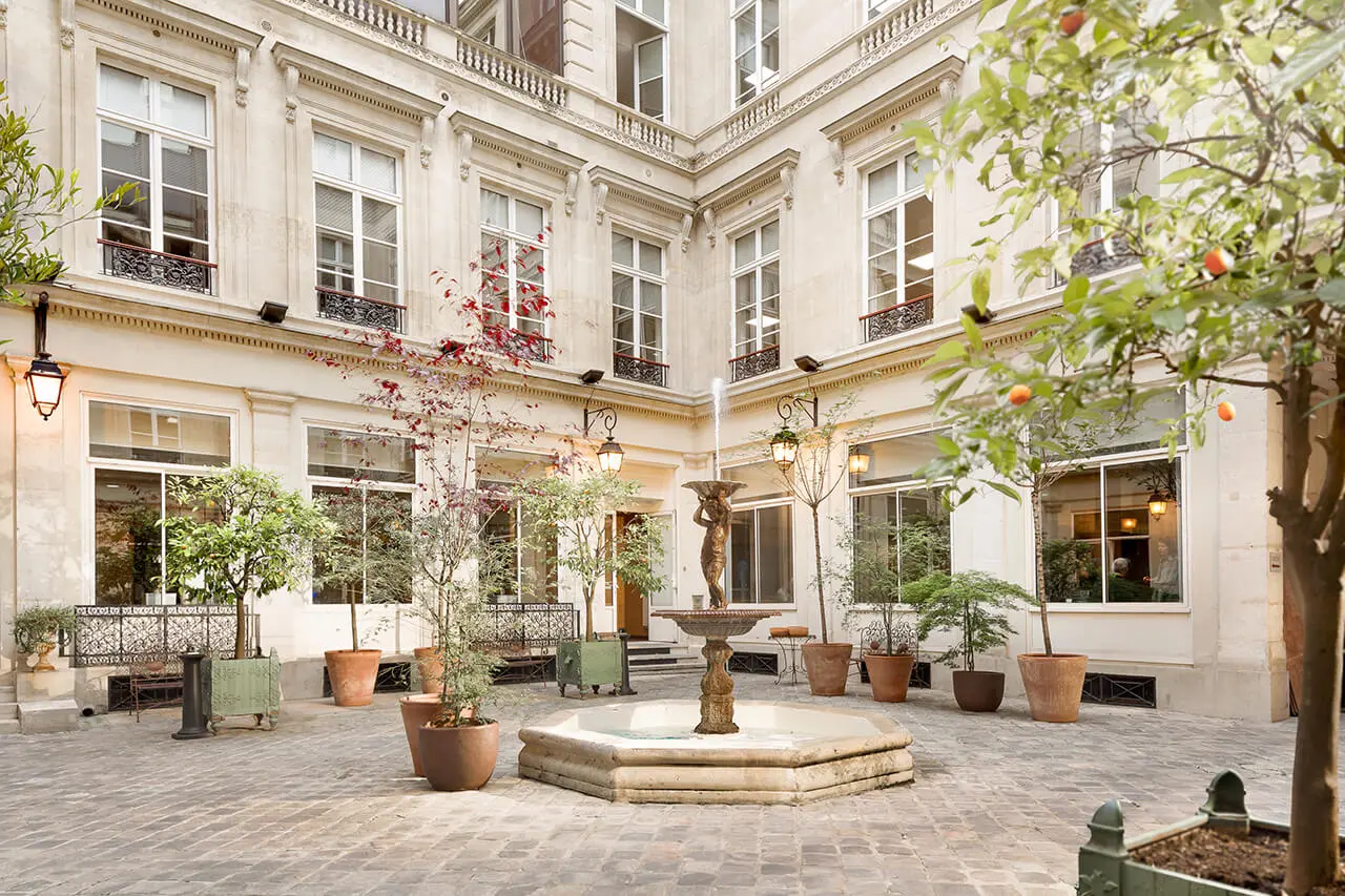 atypical place Paris