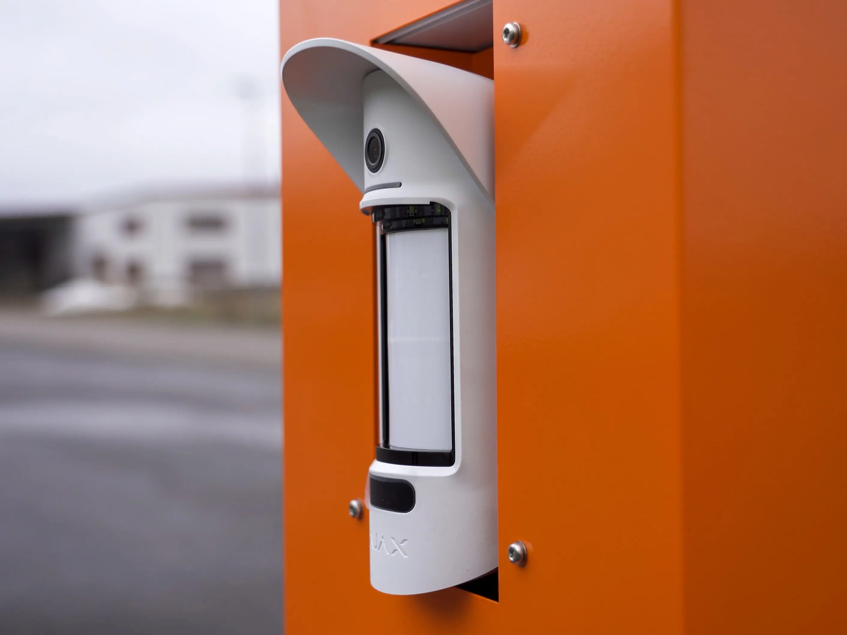 MotionCam i regnet på husfasad