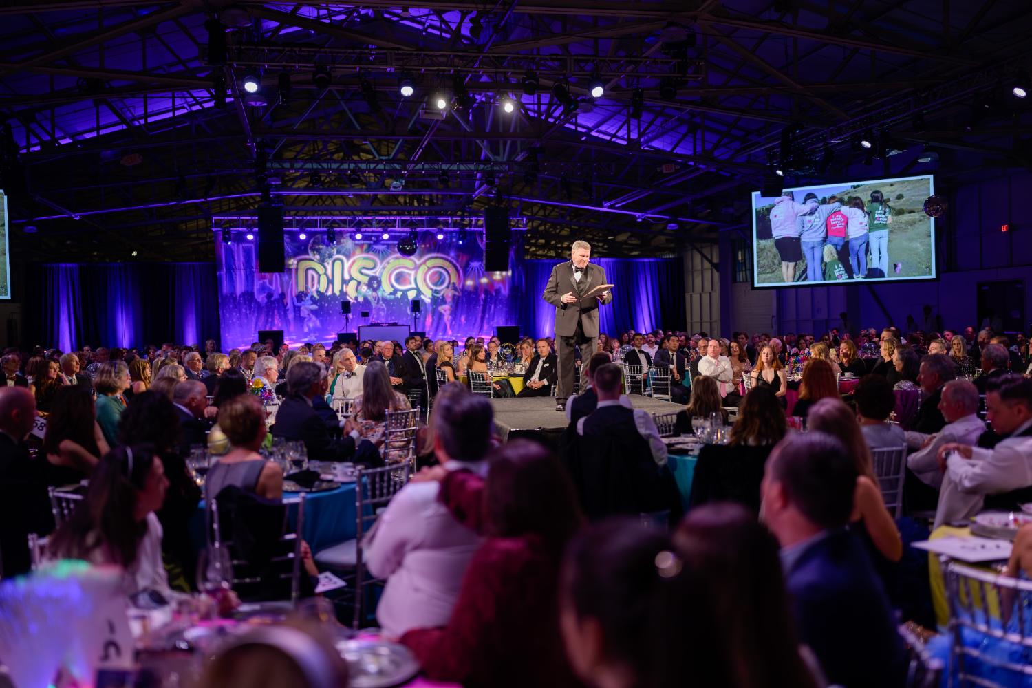 Gala production with line-array sound and live mixing by Impact