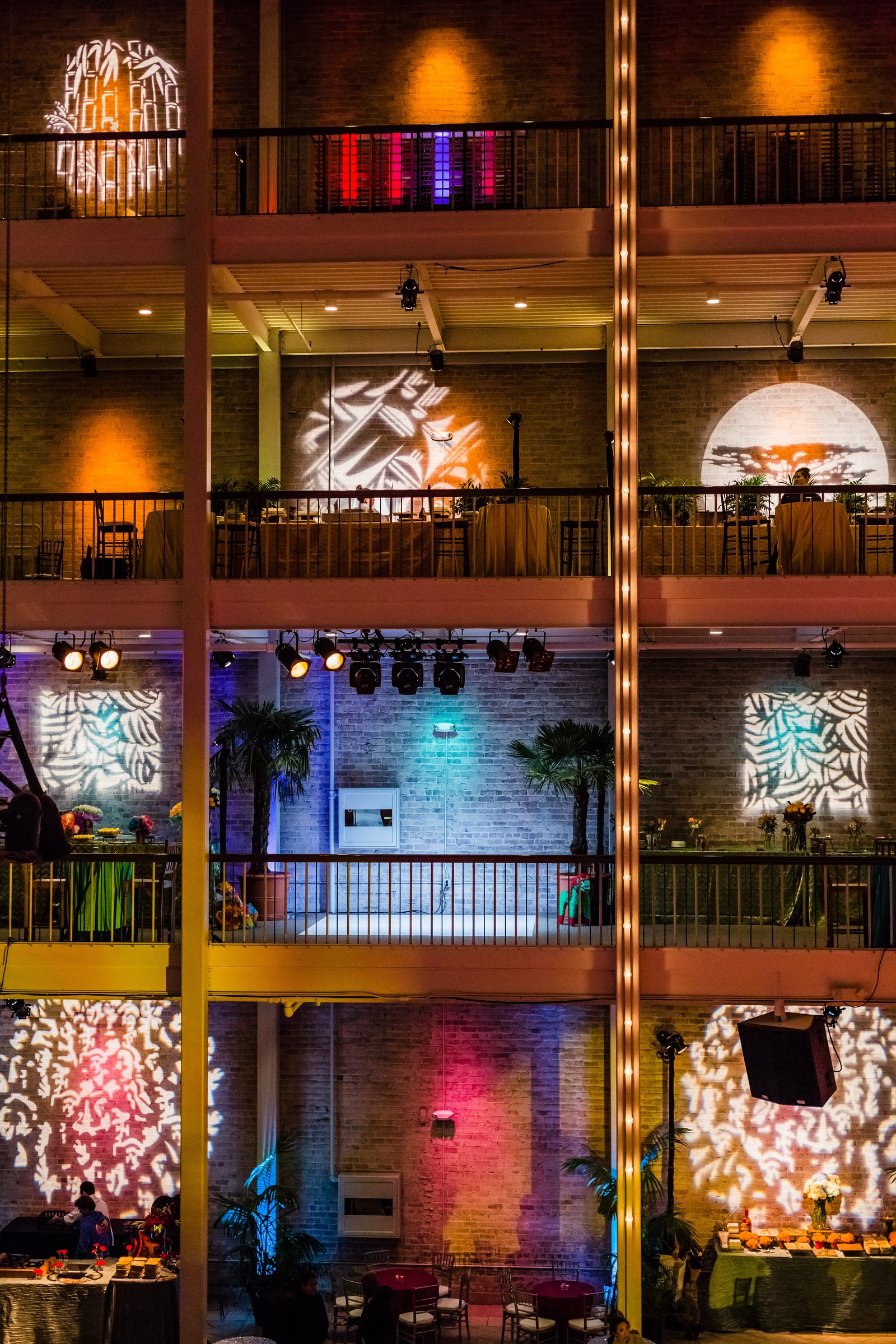 Projection-mapped event production by Impact