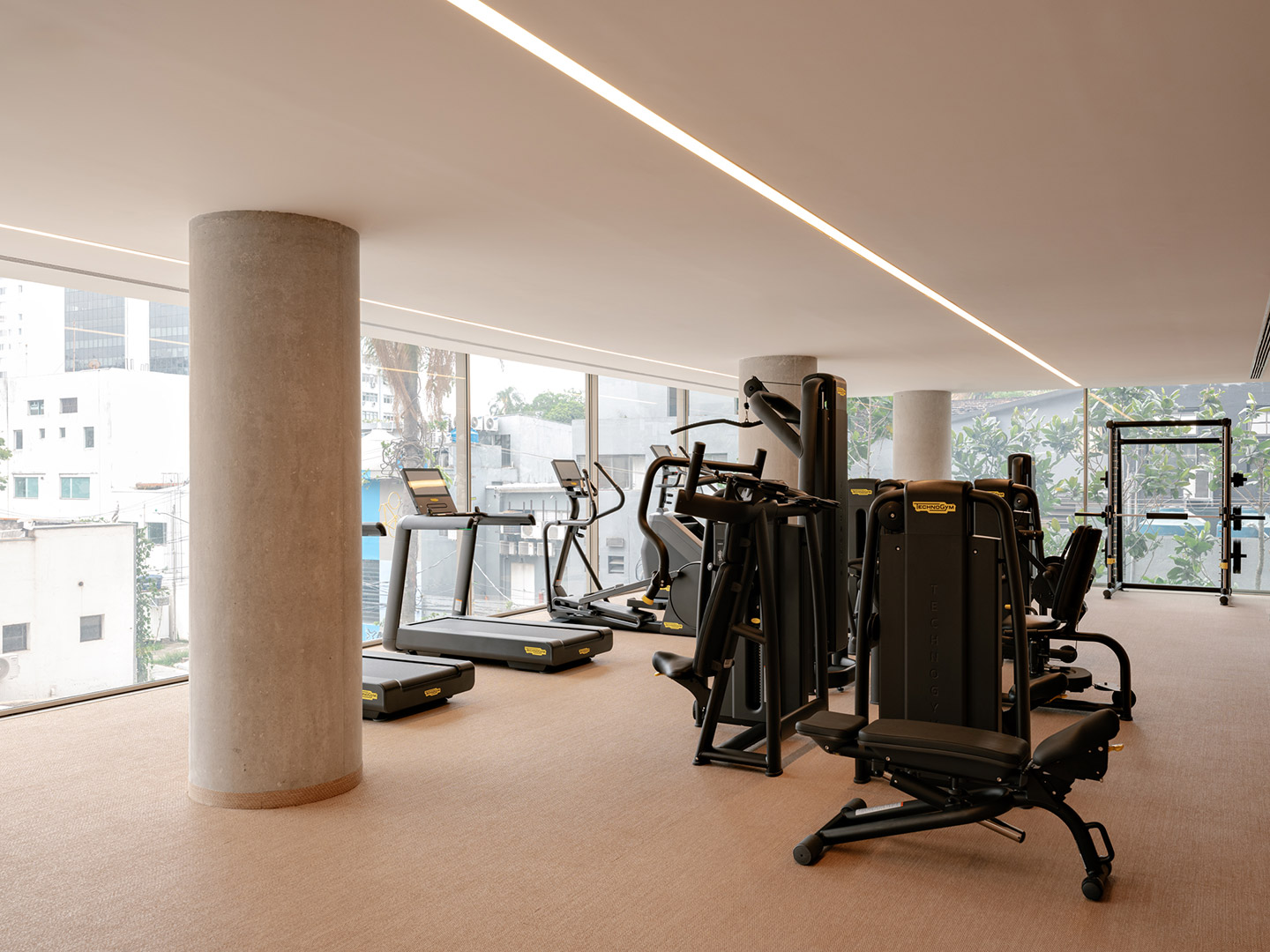 Academia com equipamentos Technogym