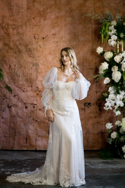 Strapless fitted gown with lace all over 