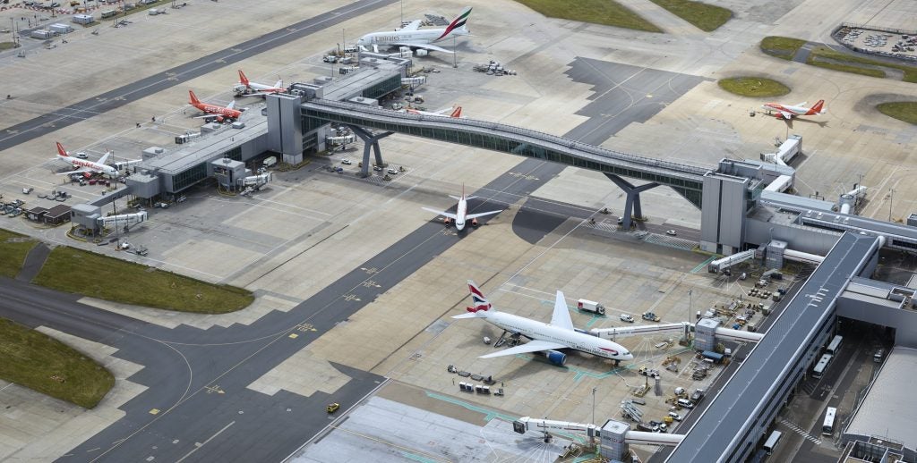 Airlines worldwide rush to change flights over U.S. 5G dispute