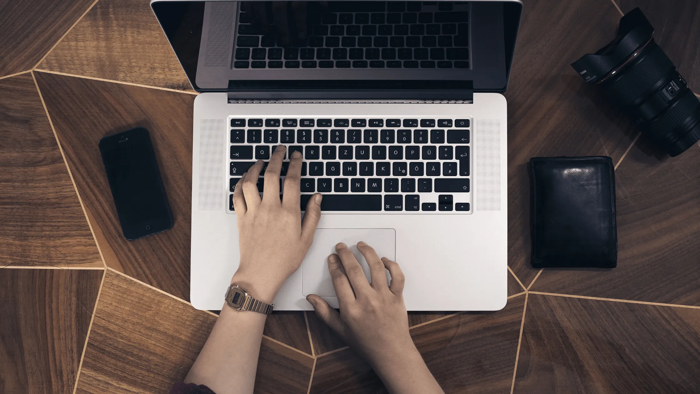 Ditch the Cash: Why CloudSpot Invoicing is the Smarter Choice for Your Photography Business