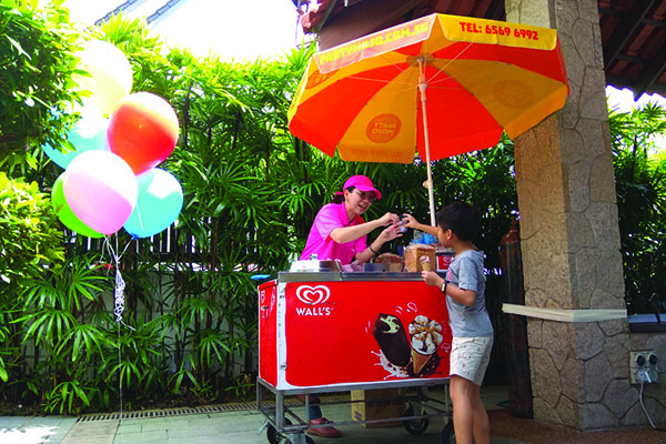 Traditional ice cream cart