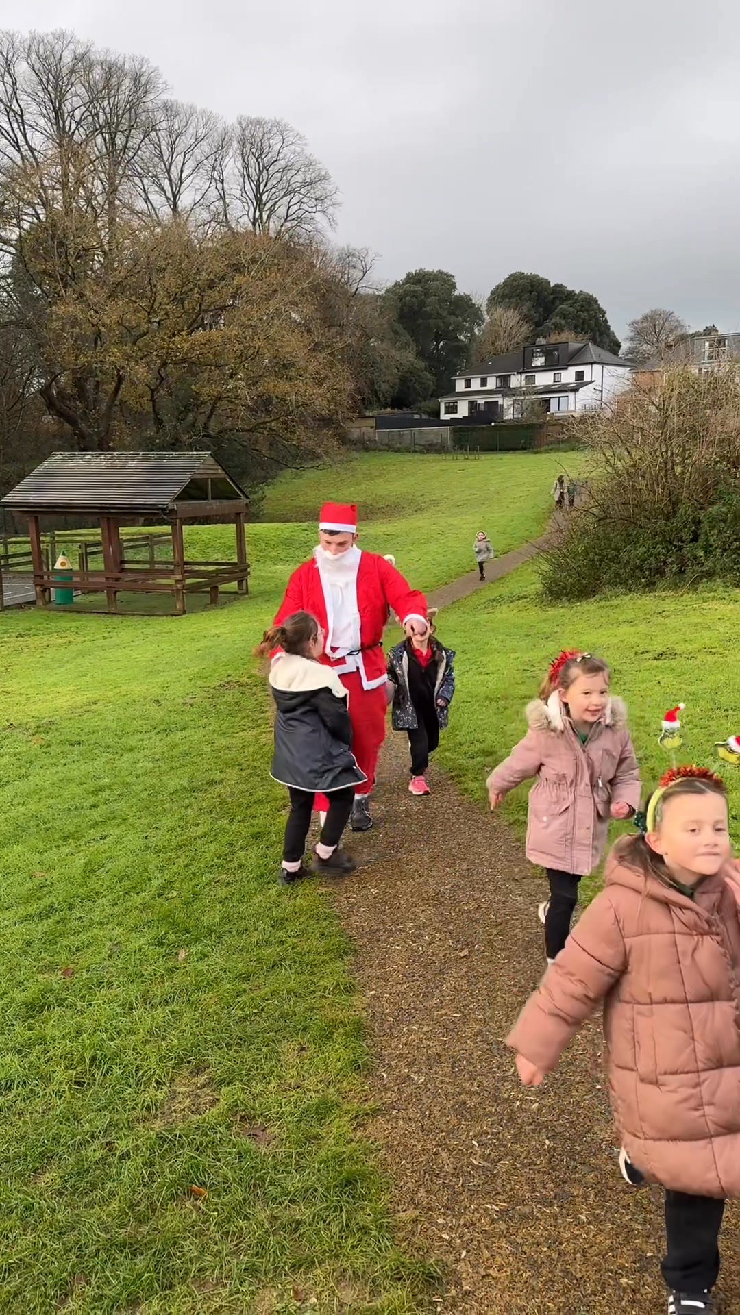 356497851842990_1401984671935157