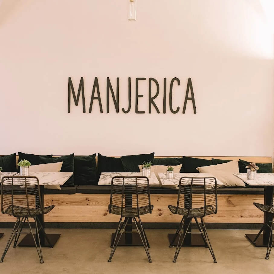 Creatives having lunch together