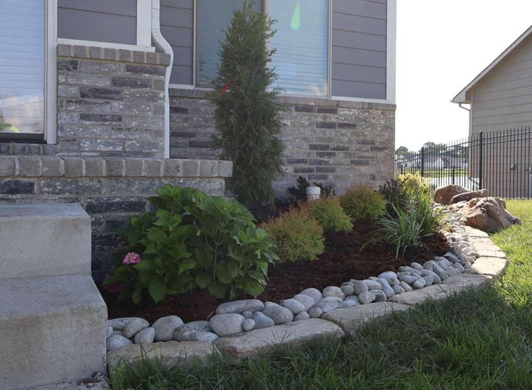 An inviting outdoor space with elegant landscaping design by Murillo's Landscaping experts