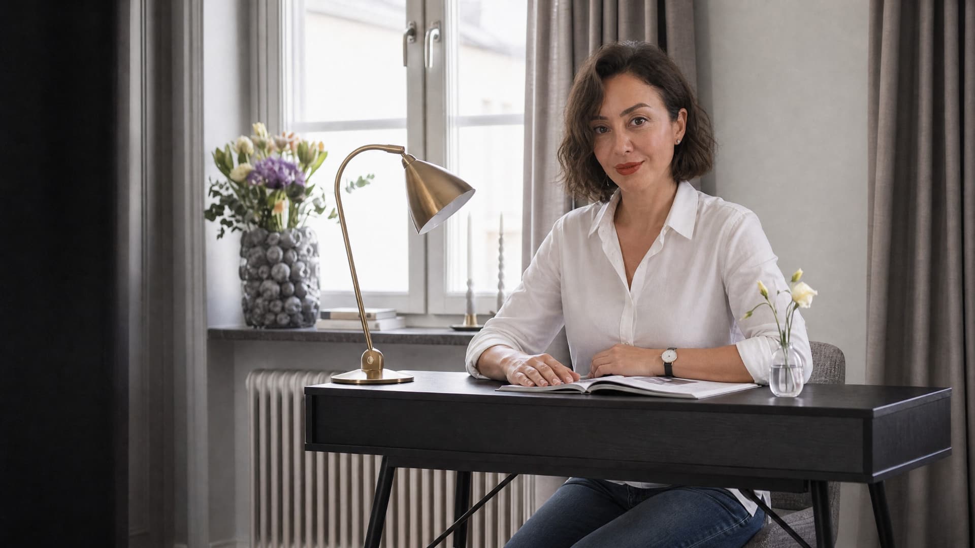 Ayse Özen, grundare av Studio A, i sin studio