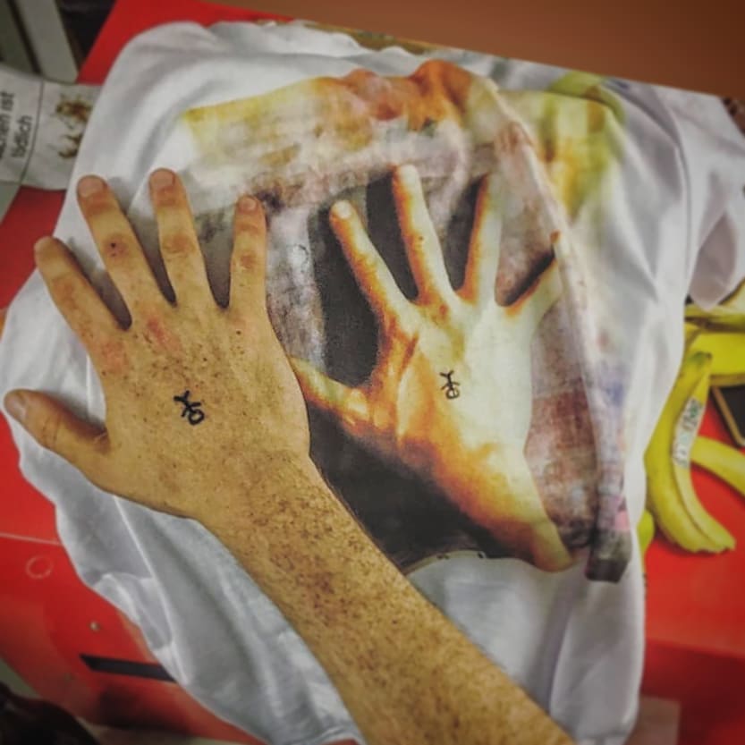 Hand-Print auf Shirt