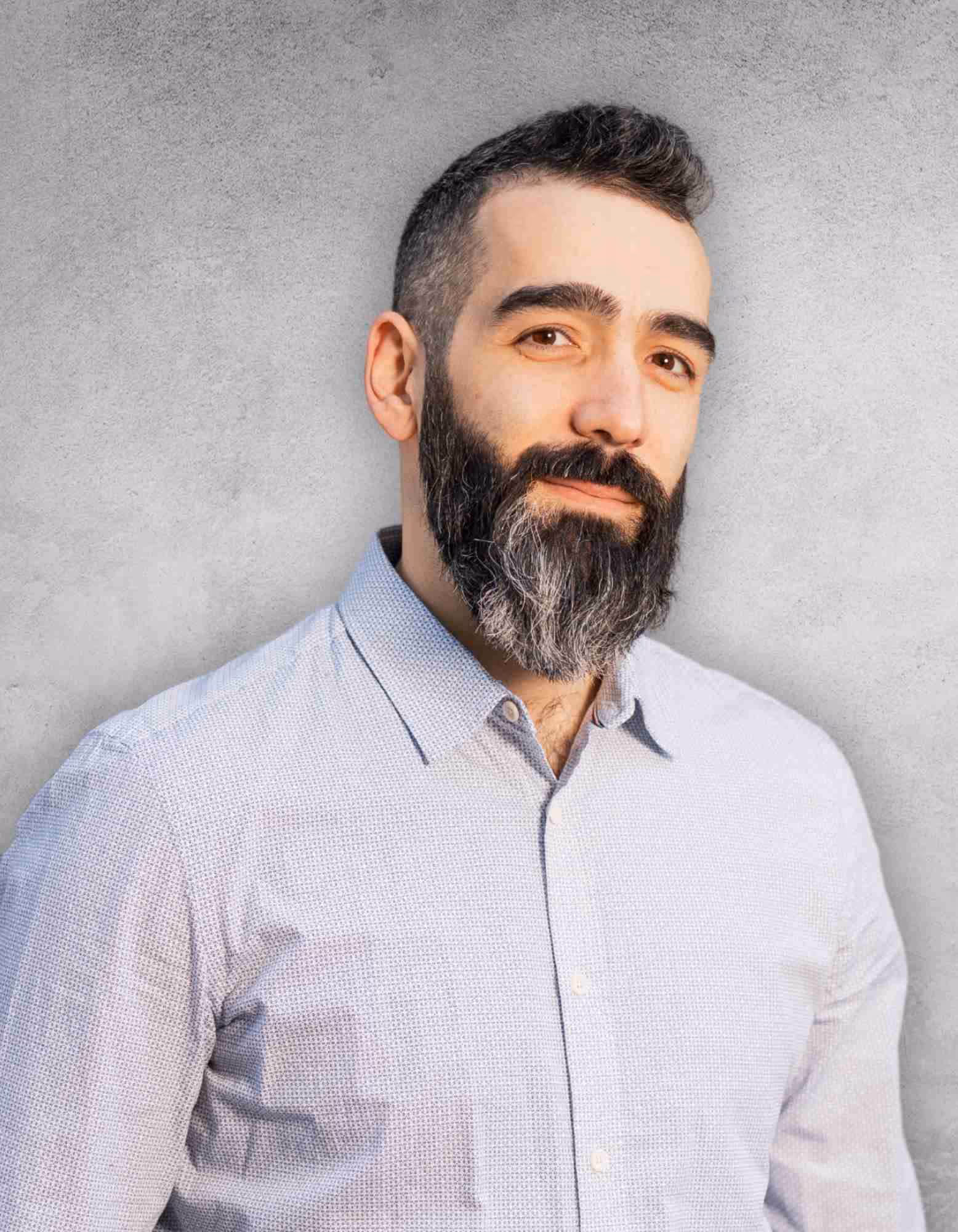 Basel ist unser Ads Master. Schon während seines Studiums hat er  erfolgreich Marken und eigene Projekte aufgebaut und konnte so wertvolle Erfahrungen sammeln.