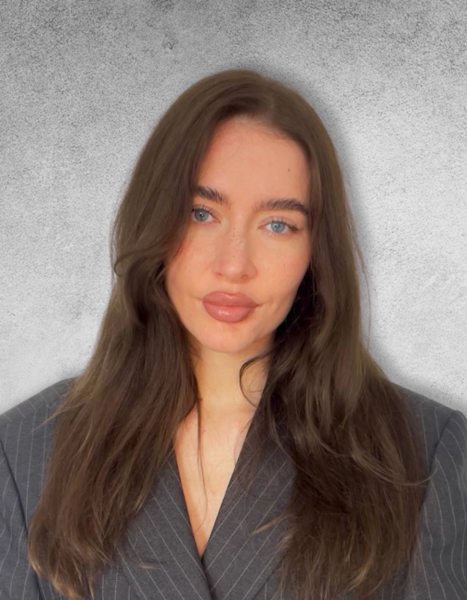 Hanan ist unser Designallrounder! Sie beherrscht das gesamte Spektrum des Designs, von Grafik bis hin zu Interaktivem.