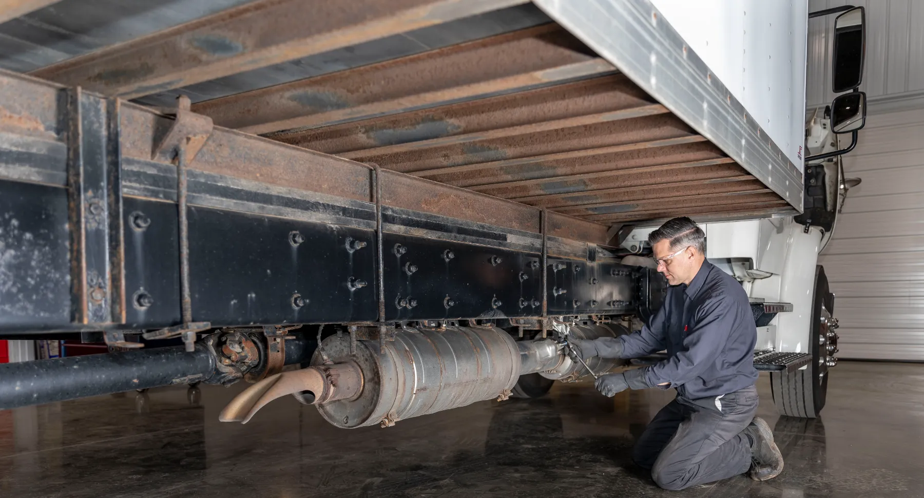 Diesel mechanic performing EGR & DPF cleaning service in Bedford Park, IL