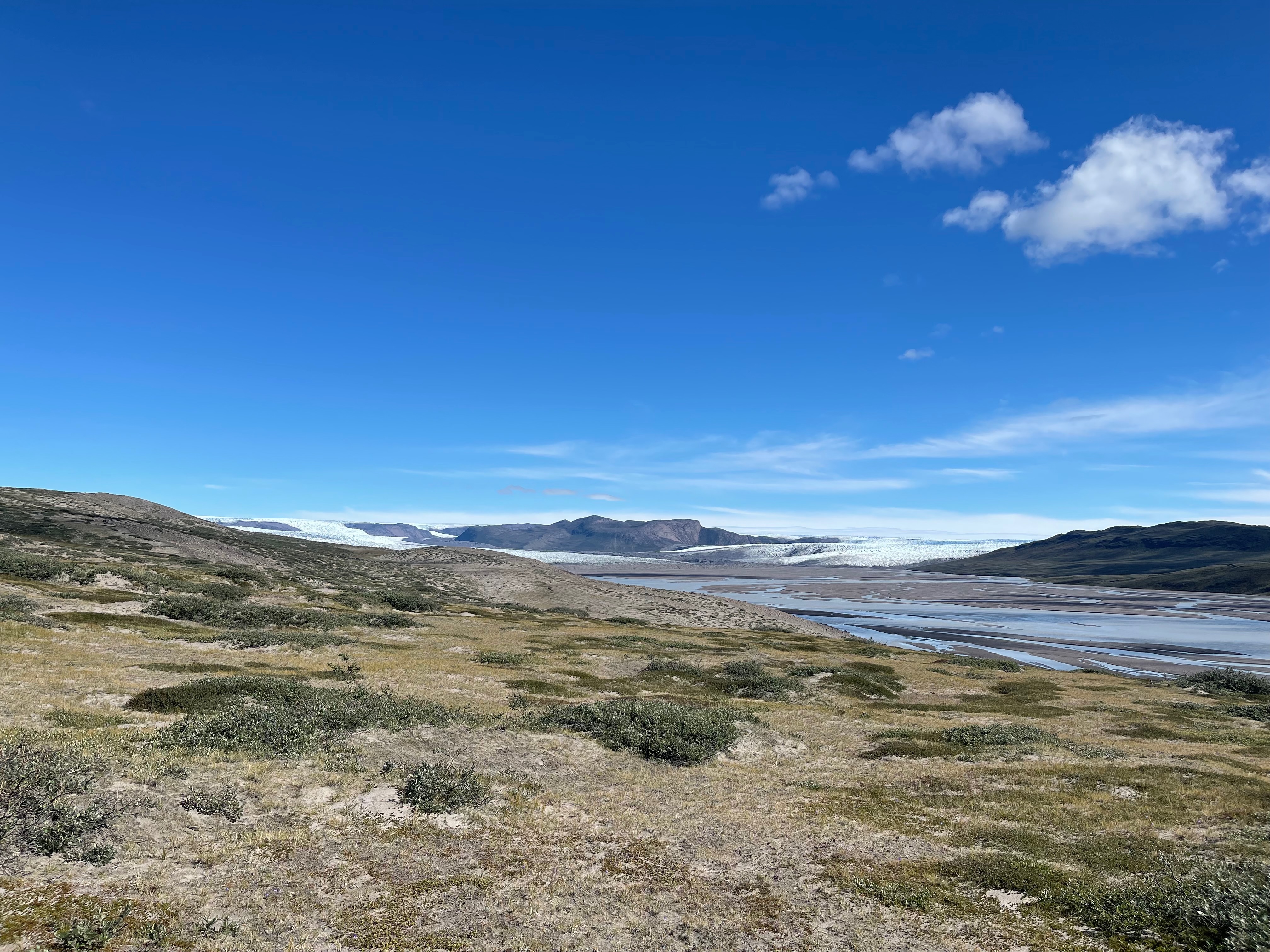 Picture of lake and mountain from Kangerlussuaq