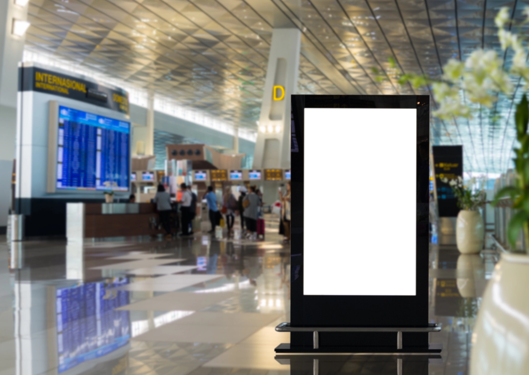 panneau publicitaire dans hall d'aéroport