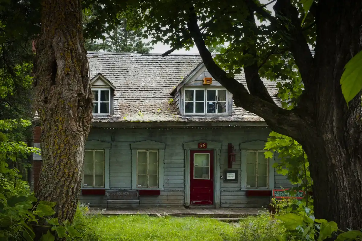 Do Old Homes Have Asbestos? Common Places Asbestos Is Found in Older Houses