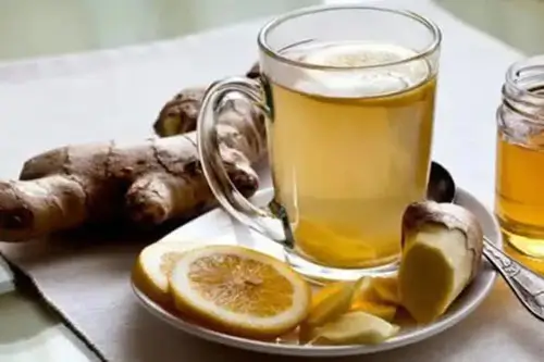 Uống trà gừng ấm để chữa virus herpes