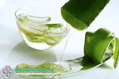 Da bị cháy nắng nên bôi kem dưỡng ẩm nha đam làm dịu làn da