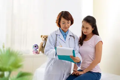 Đi khám phụ khoa cần làm gì?