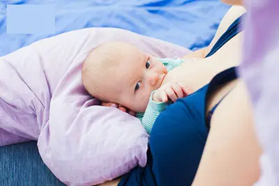 Tư thế ôm bóng bầu dục