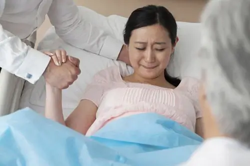 Mẹo dân gian giúp chuyển dạ nhanh chóng