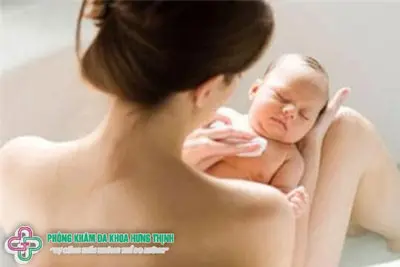 Một số lưu ý nữ giới cần biết khi tắm rửa sau sinh