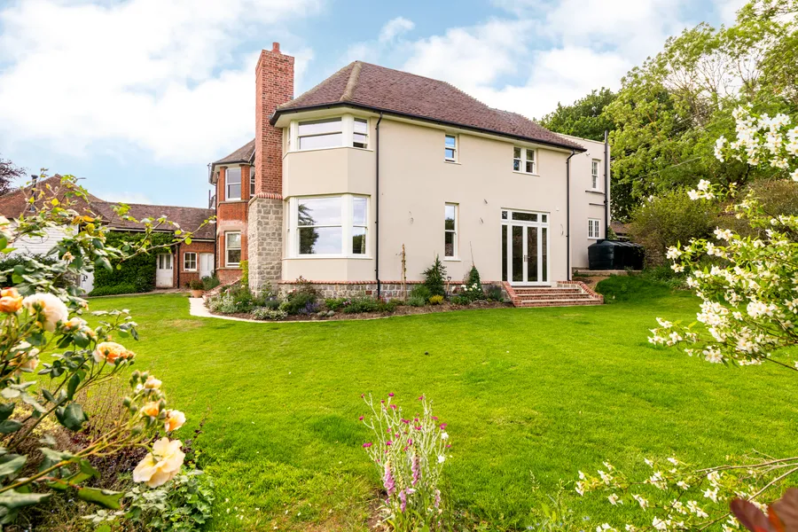 Contemporary Farmhouse Extension and Renovation in Kent
