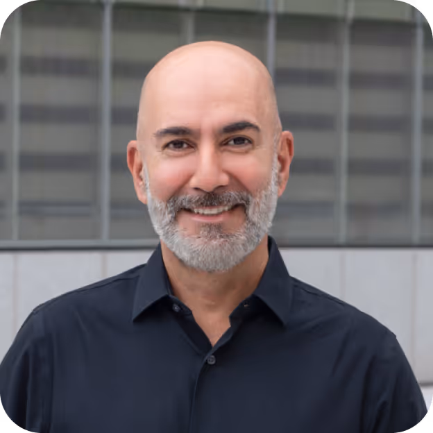 Headshot of Khash Kiani.