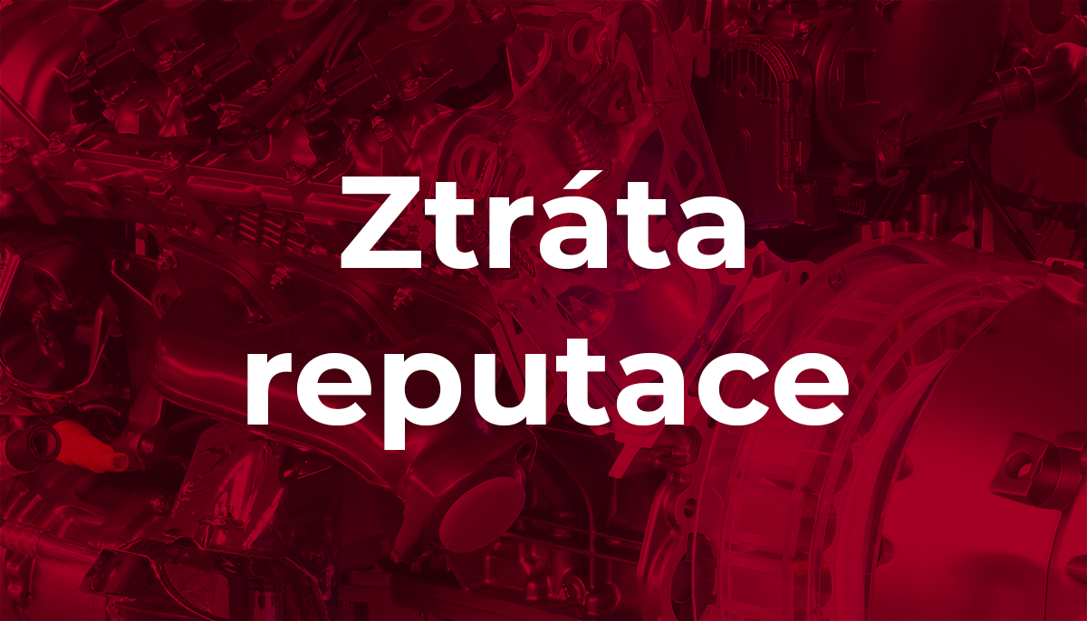 Detail motoru a nápis "Ztráta reputace"