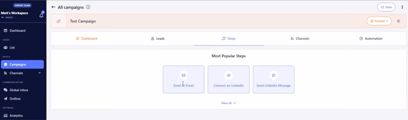 Campaign dashboard showing setup options with tabs for leads, steps, channels, and automation, including actions like sending emails or LinkedIn messages.