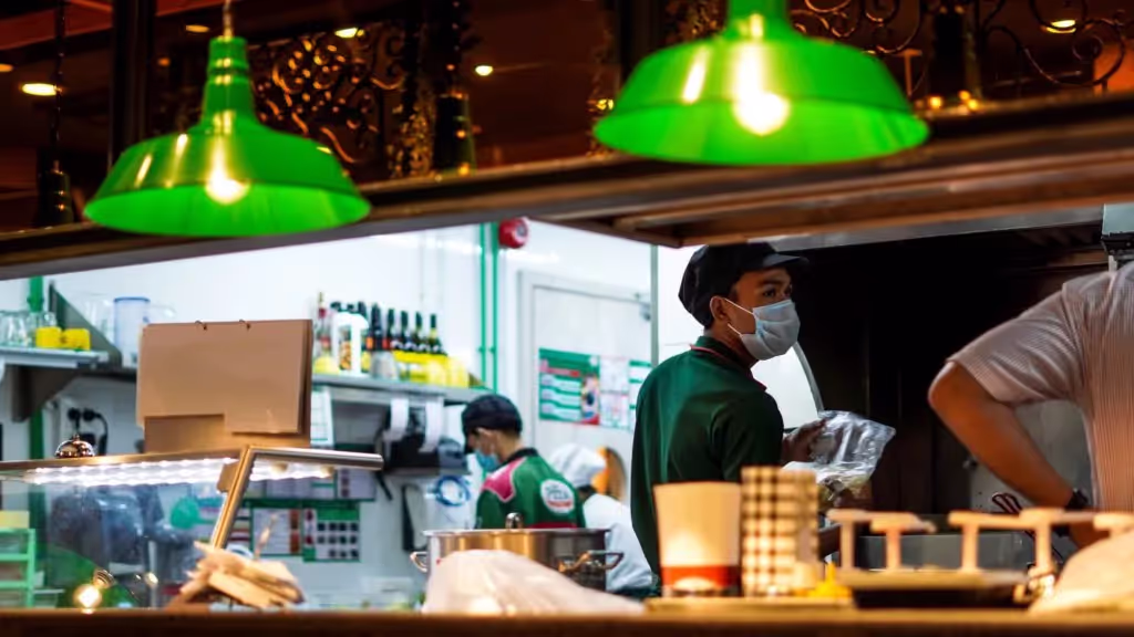 カフェ店員