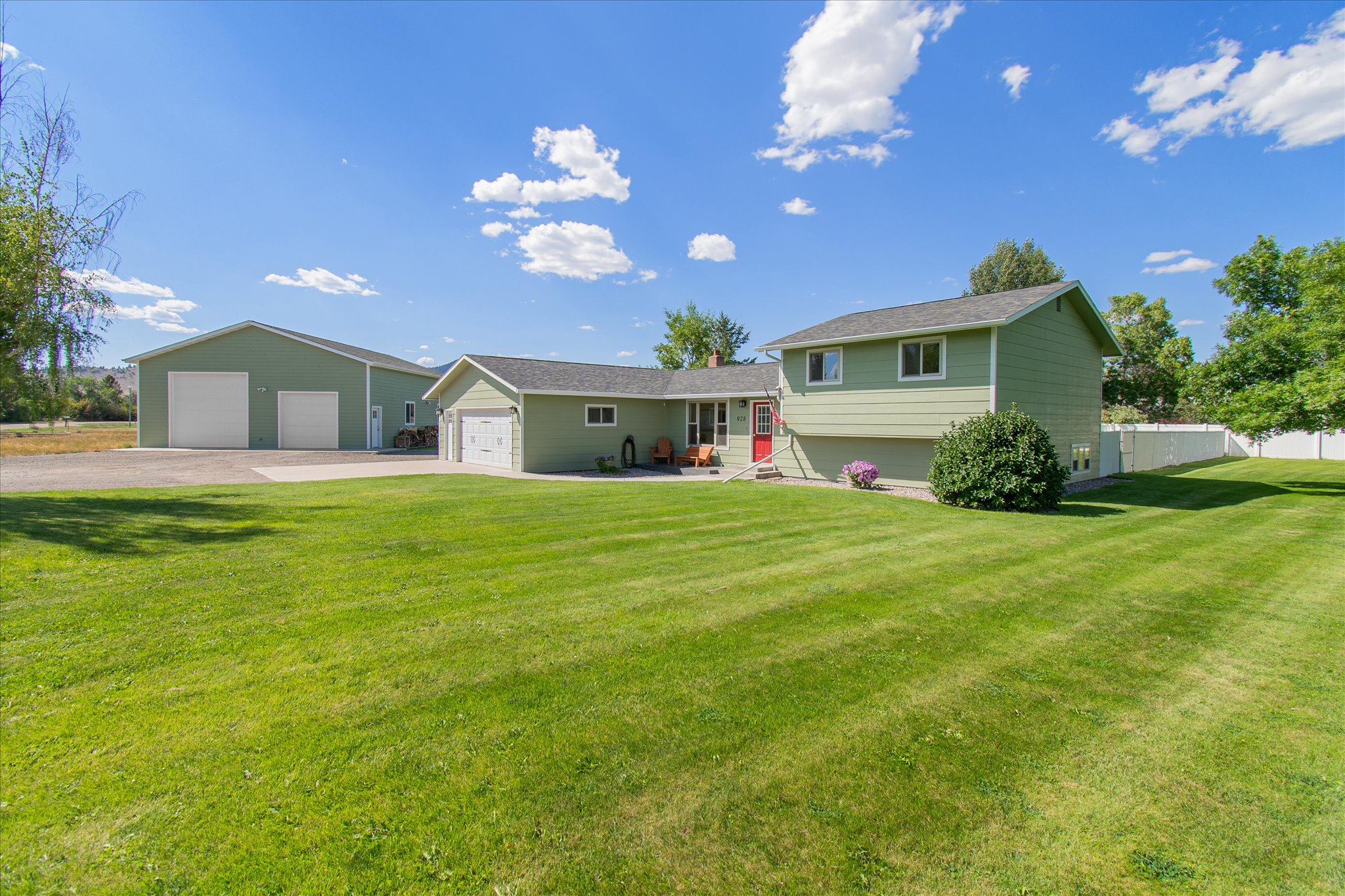 928 Lydia Rd