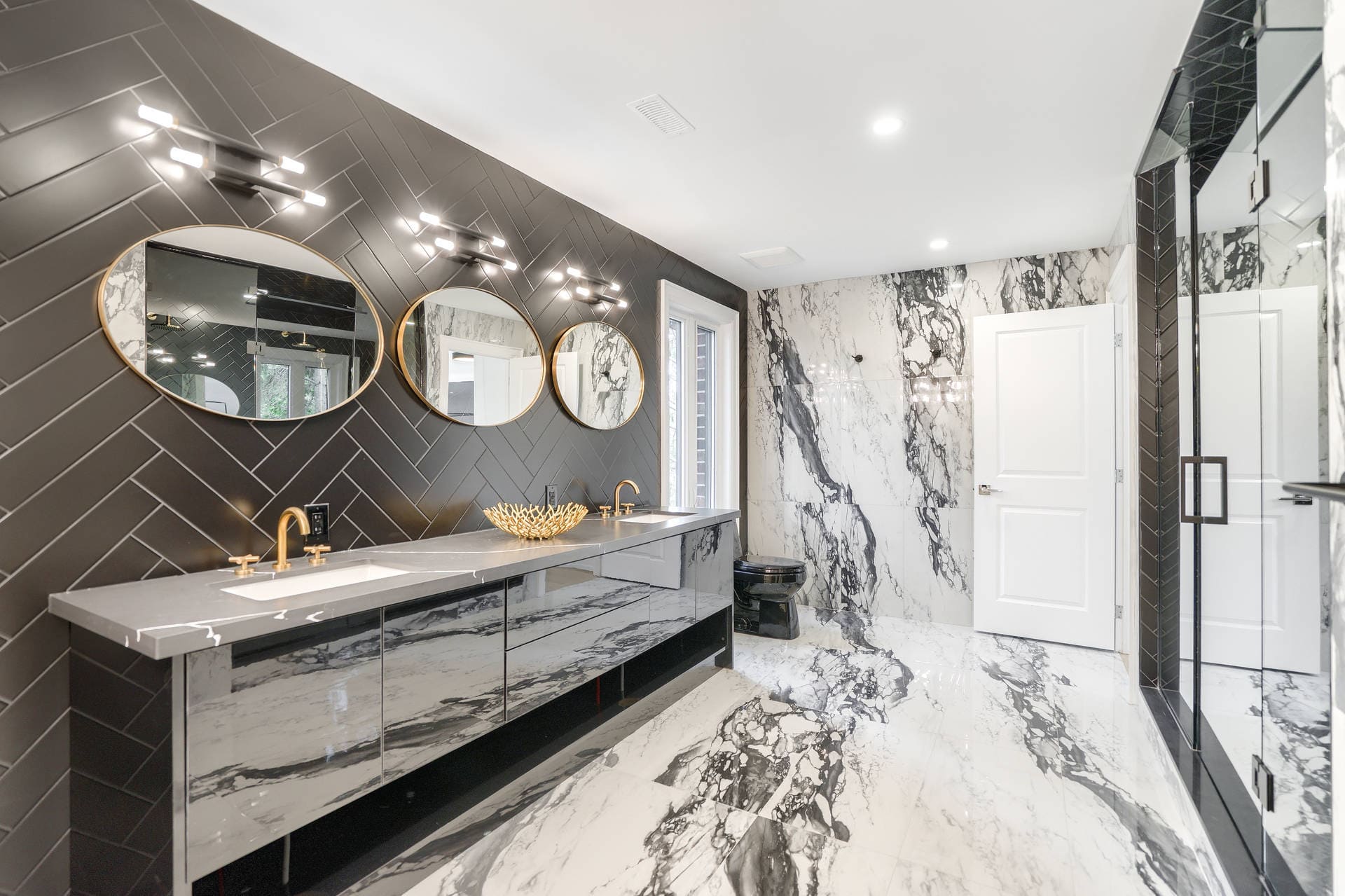 Custom luxury home interior by Wiltshire Homes, custom home builder in Toronto