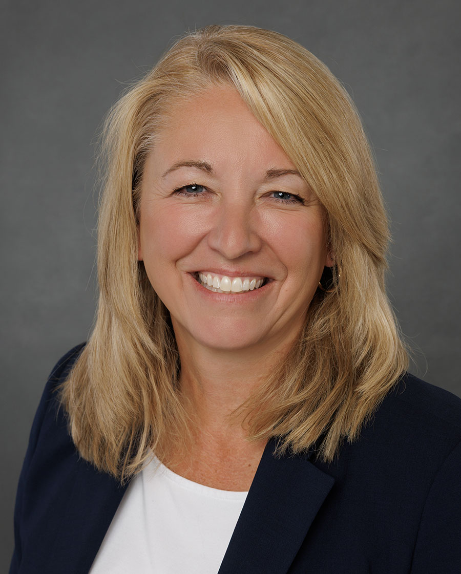 kelly popovec headshot