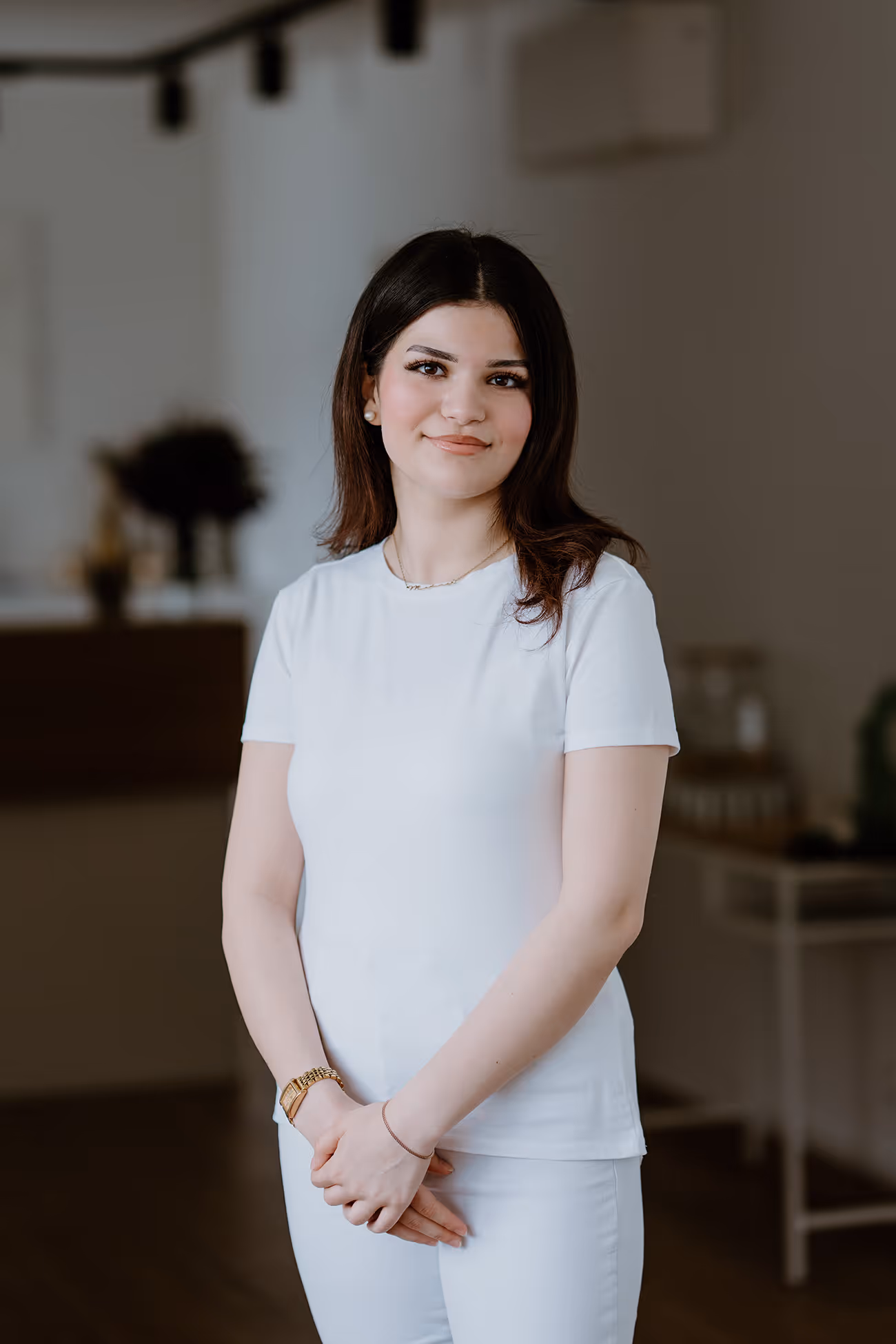 Mitarbeiterin Medine in der Zahnarztpraxis von Dr. Sofia Pammer.