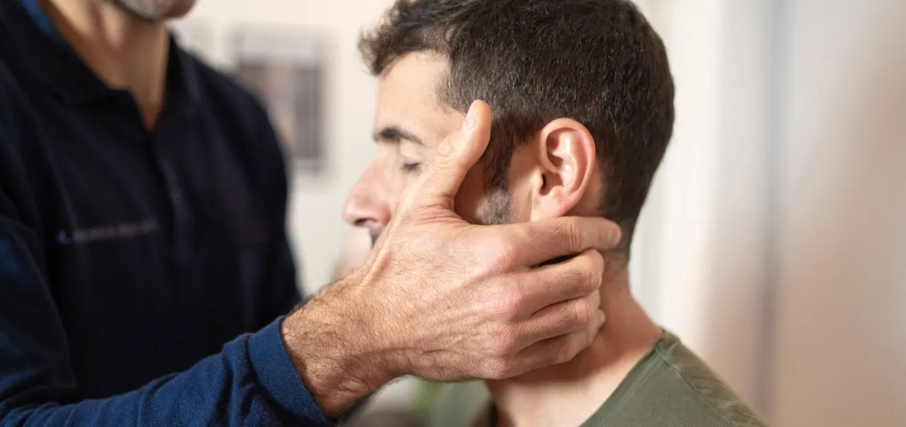 Diagnose des HWS Syndroms und Behandlung von Schwindelattacken