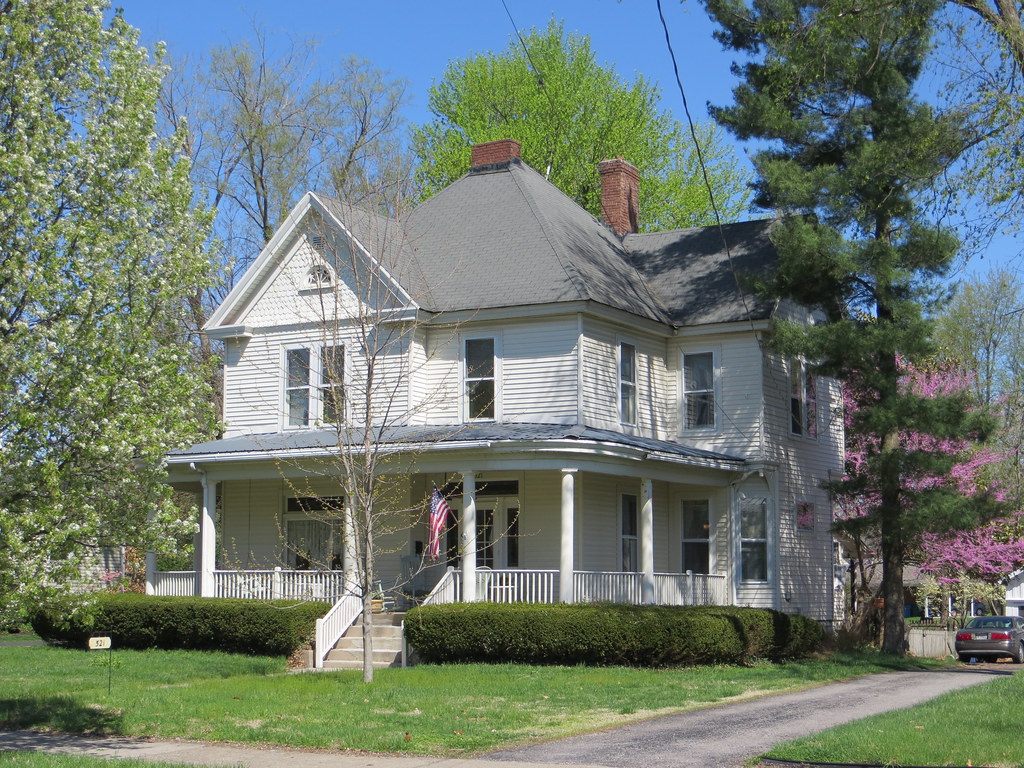 Gable Roof vs. Hip Roof: A Comparison