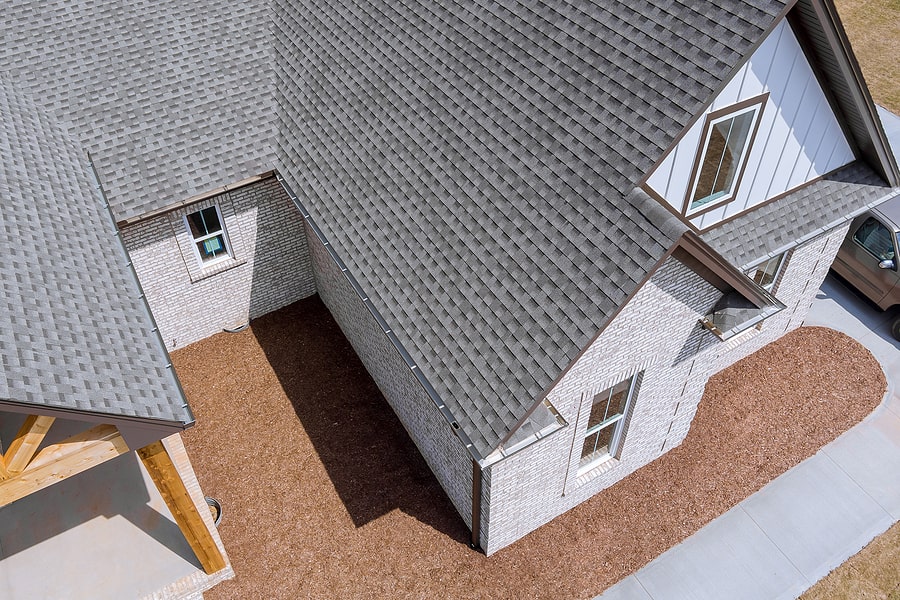 The Best Shingle Options for German Village Roofs: GAF Slateline vs. Carriage House