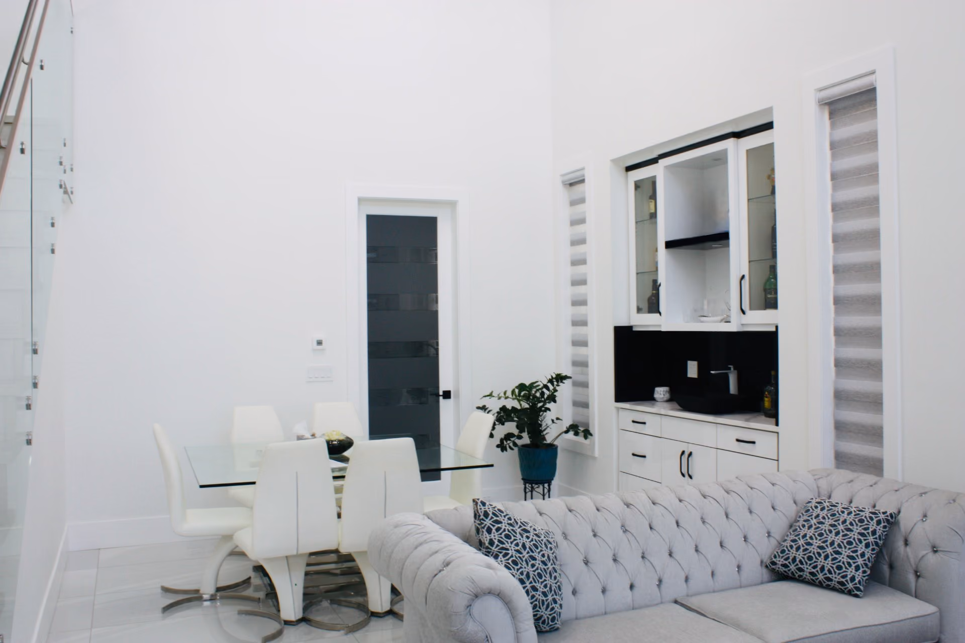 White modern dining room with a comfy style.