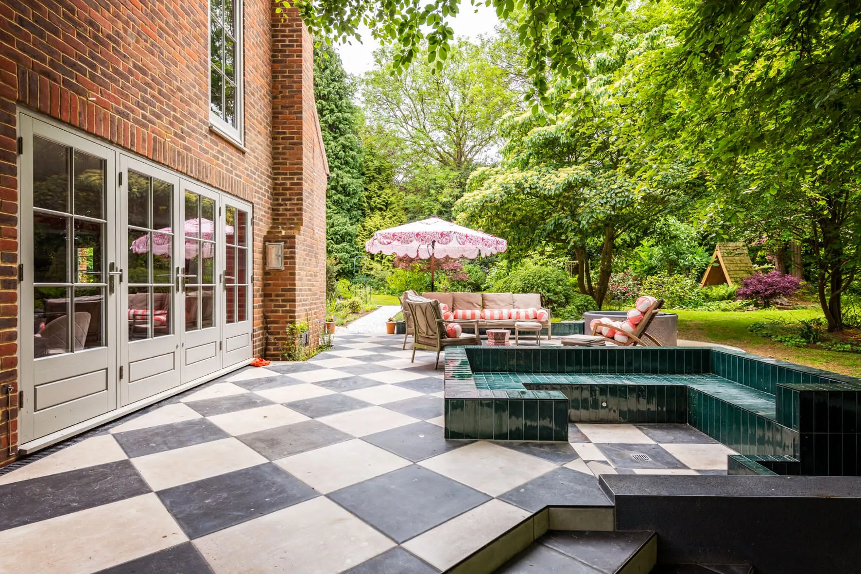 Sustainable and chiq garden design by wild butterfly gardening