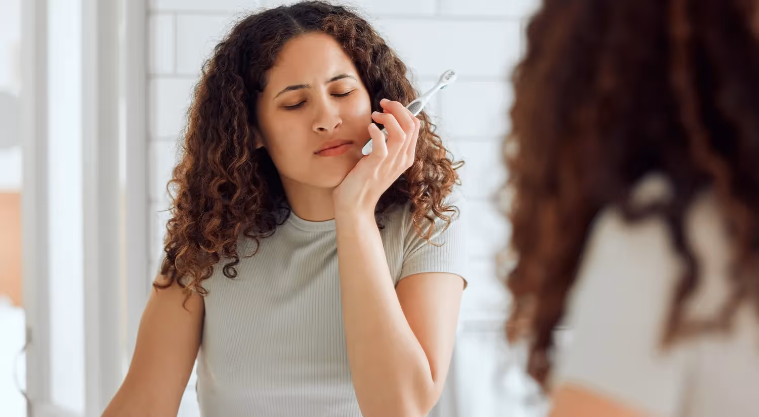 6 Signs You Should See an Emergency Dentist in Robbinsville