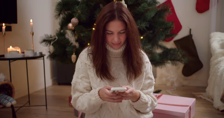 Holiday SMS marketing: how to win big this season