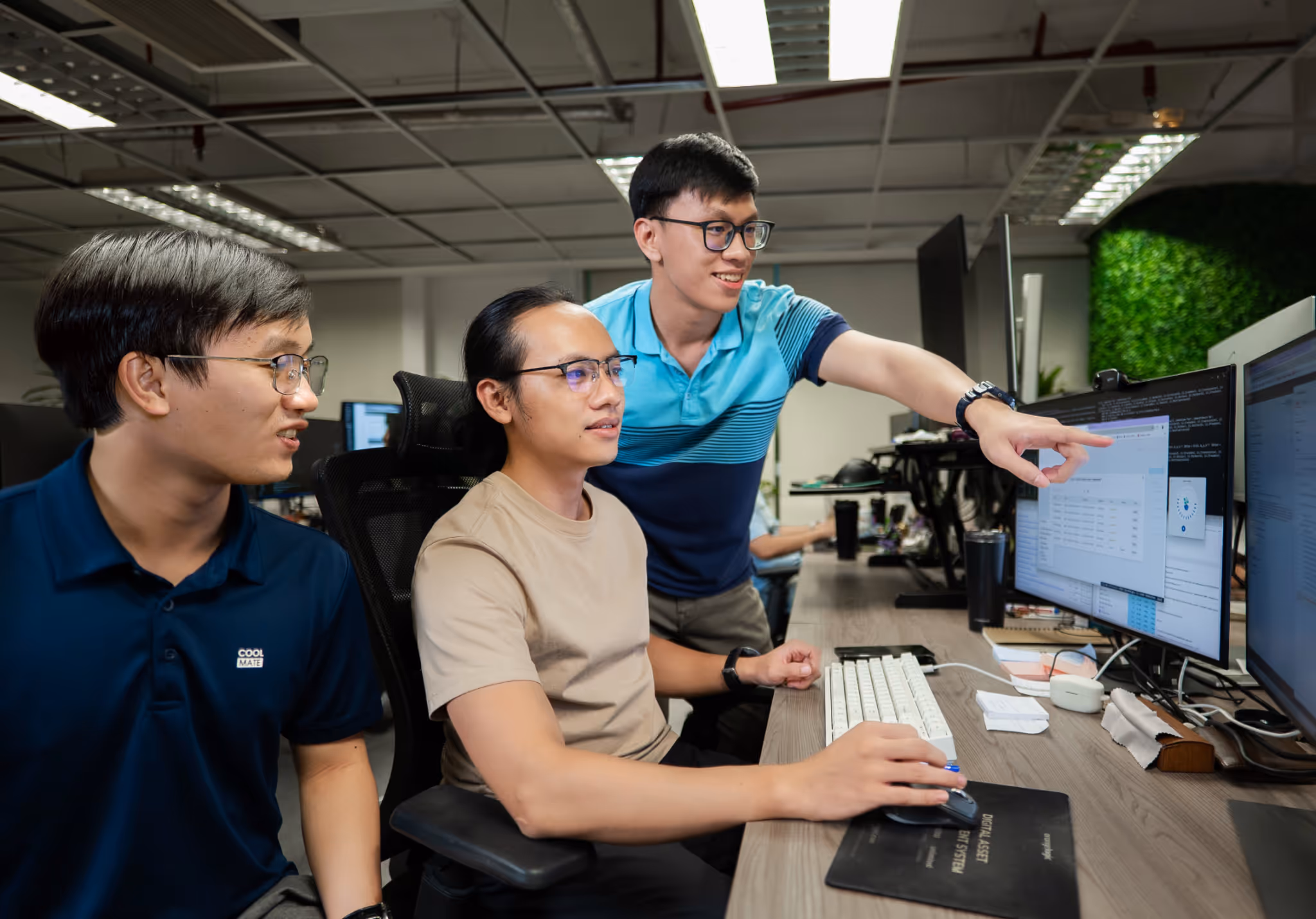 OL talents collaborate and work to make the smartest DAM