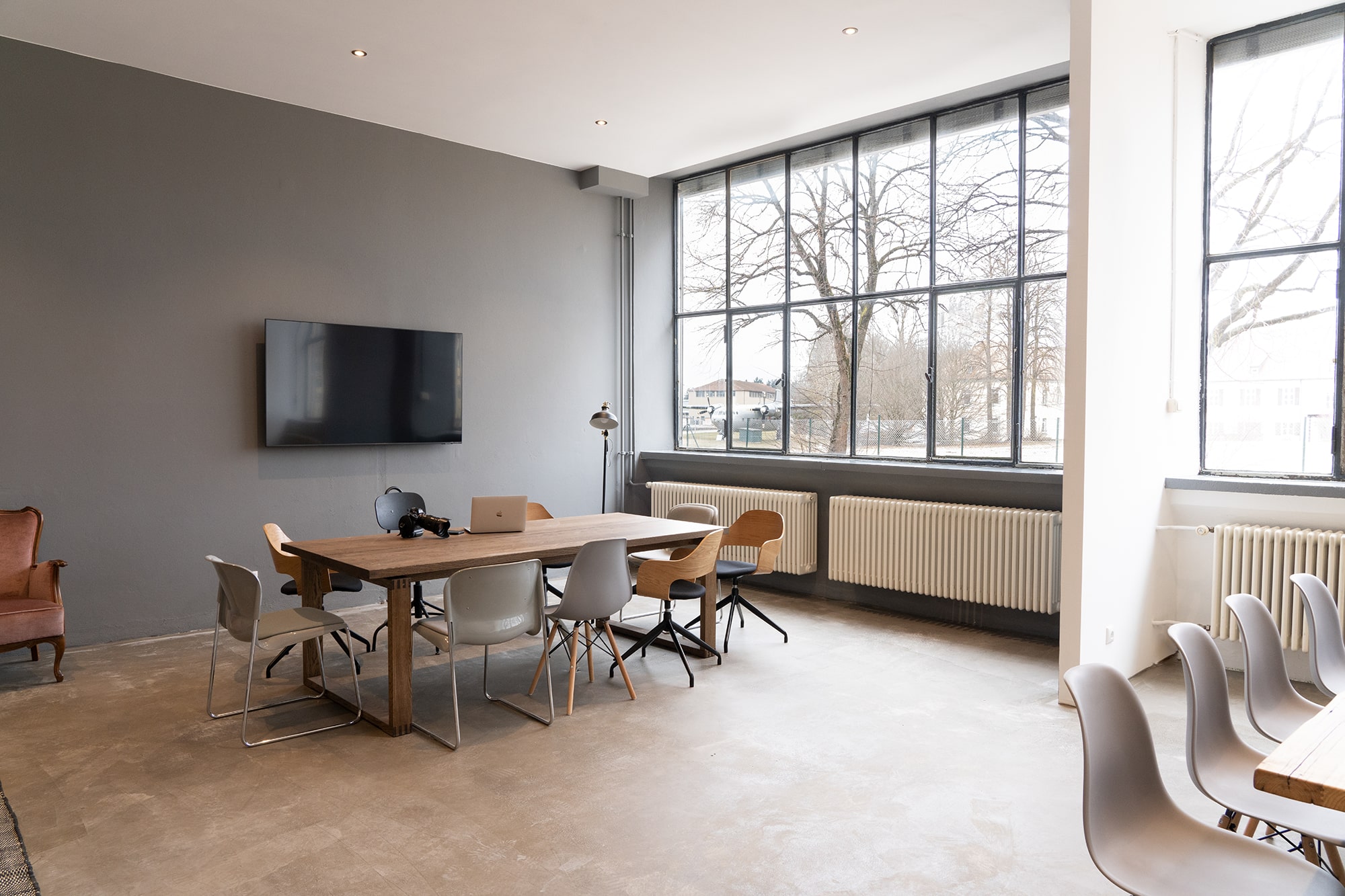 Conference table of the HYPERBOWL production room at Penzing Studios