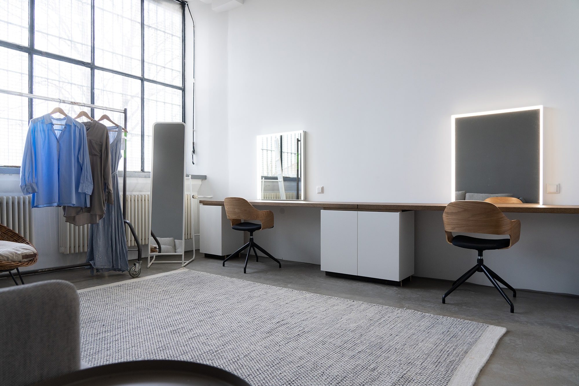 Interior photograph of the dressing room at the HYPERBOWL studio in Penzing