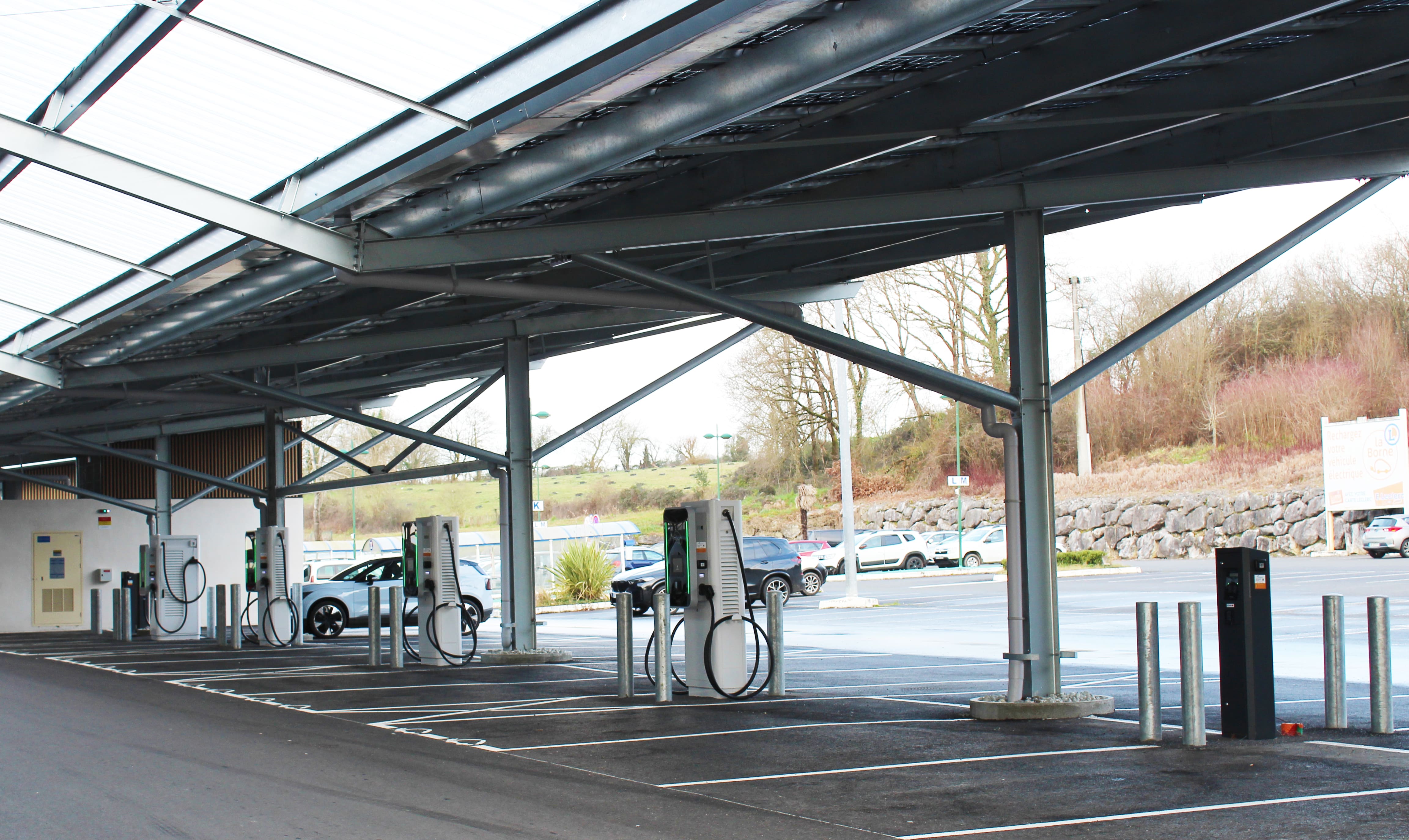 MADIC Pulse EV charger station