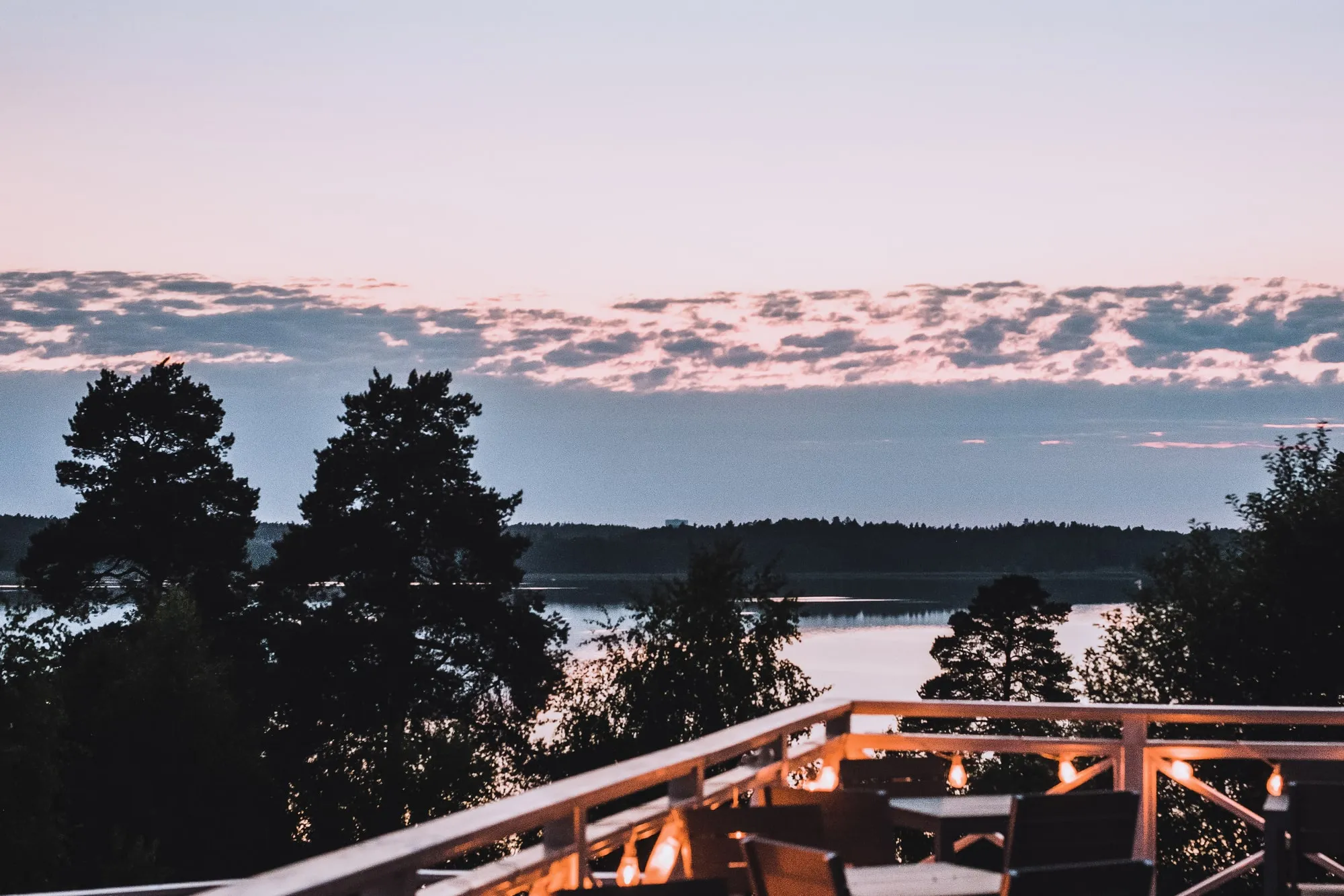 Solnedgång över Vallentunasjön på Såstaholms terrass.